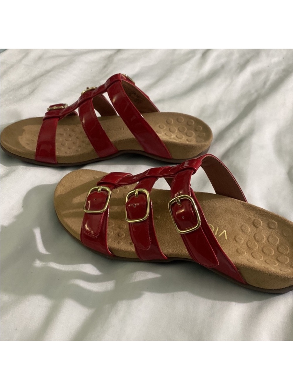 Vionic Patriotic Red Patent Triple Strap Sandals 37 HTF NWOT - Picture 4 of 6